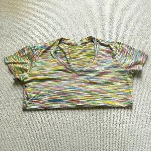 🌿Under Armour women’s multicolored short sleeved performance tshirt, size XS🌿